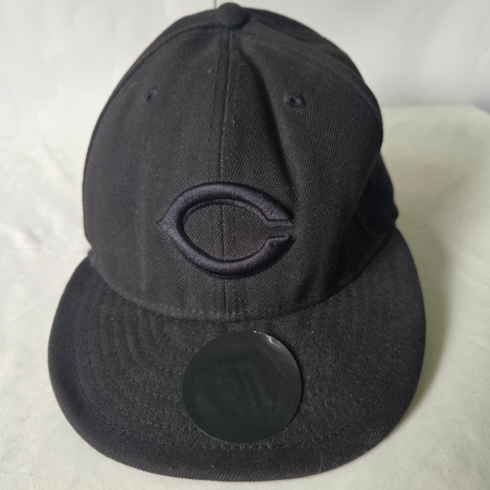 New Era 59FIFTY Cincinnati Reds MLB Fitted Hat Black on Black 7 3/8